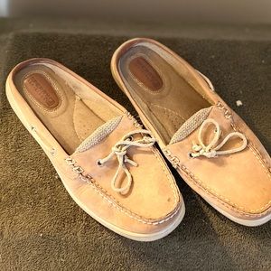 Slip on Sperry Boat shoes